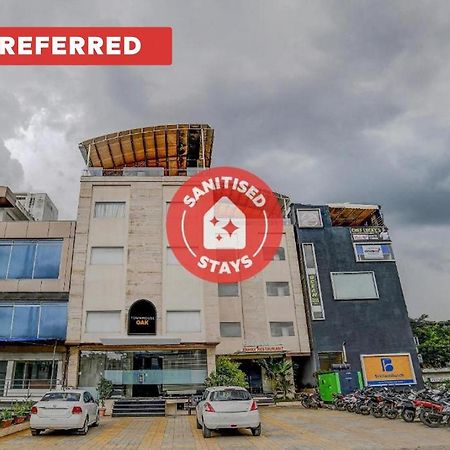 Vaccinated Staff- Townhouse Oak Hotel Silvotel Indore Esterno foto