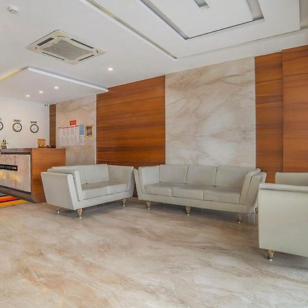 Vaccinated Staff- Townhouse Oak Hotel Silvotel Indore Esterno foto